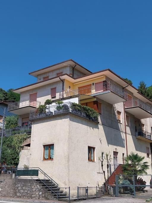 Casa Elly Διαμέρισμα Riva di Solto Εξωτερικό φωτογραφία